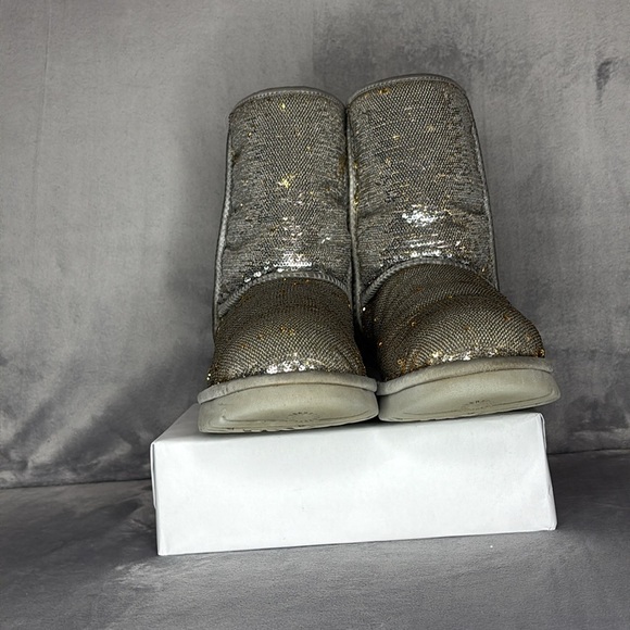 🔥🔥🔥UGG Sequins Sequin Embellishments Boots
Women's Size: 8🔥🔥🔥 - Picture 3 of 12